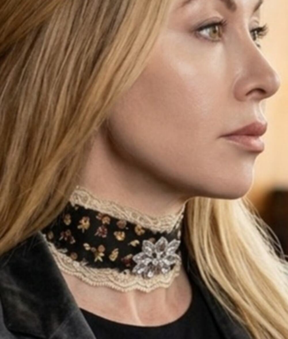 Victorian/Dark Academia Style Lace & Floral Print Choker w/Vintage Brooch